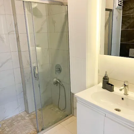One-bedroom Flat In Front Of The Sea In Konak Terrace شقة